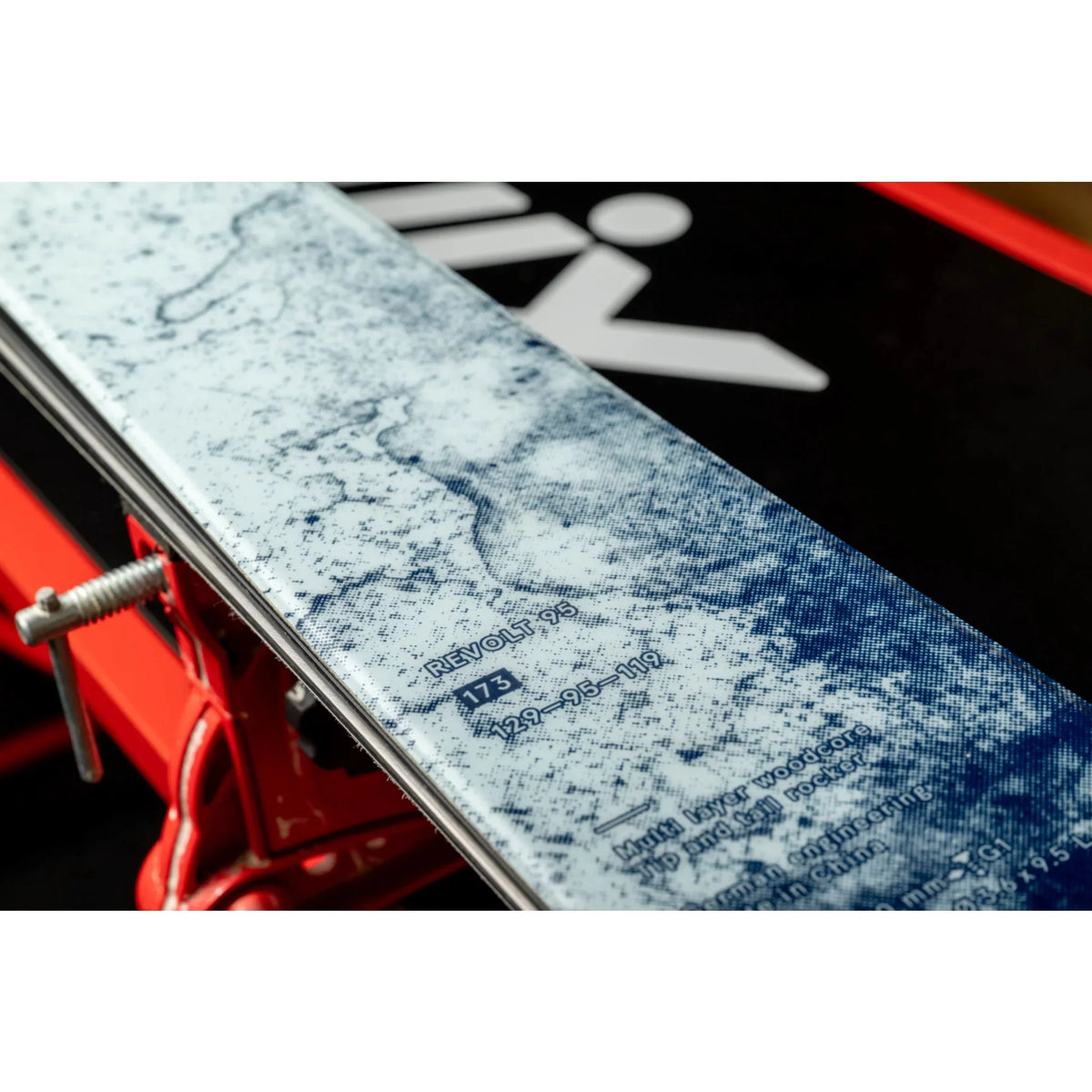 95 Skis N71388