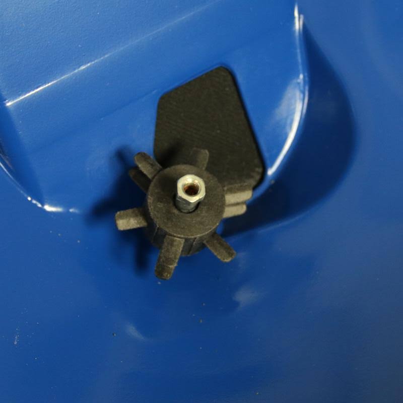70 Pound Broadcast Spreader Y28201