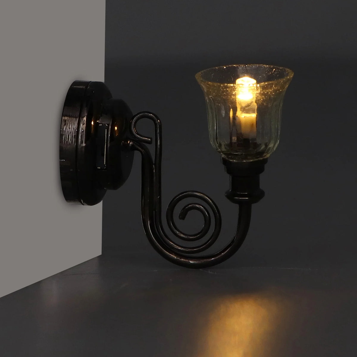 1:12 Dollhouse Wall Lamp LED Warm Lighting Metal Miniature Wall Sconce with Battery S60384